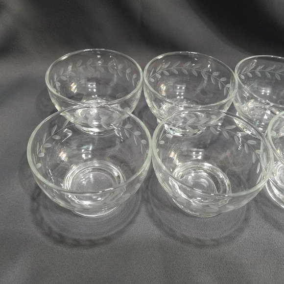 8 Vintage Clear Glass Etched Leaf Pattern Sherbet Bowls - Picture 6 of 11